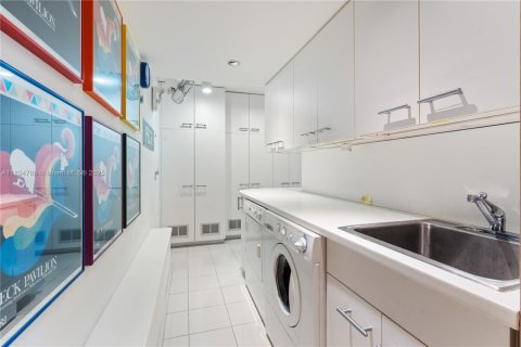 Condo in Fort Lauderdale, Florida, 6 bedrooms  № 1839442 - photo 22