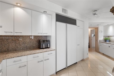 Condo in Fort Lauderdale, Florida, 6 bedrooms  № 1839442 - photo 18