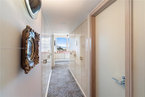 Condo in Fort Lauderdale, Florida, 6 bedrooms  № 1839442 - photo 23