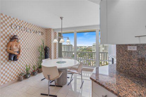 Condo in Fort Lauderdale, Florida, 6 bedrooms  № 1839442 - photo 21