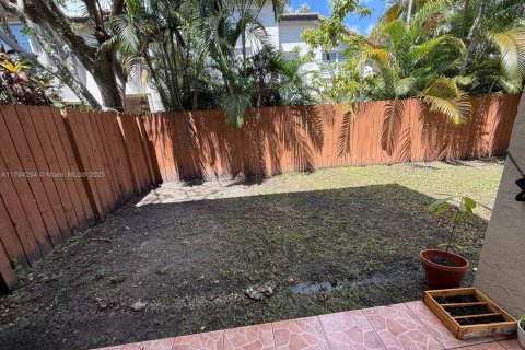 House in Doral, Florida 3 bedrooms, 186.45 sq.m. № 1938430 - photo 22