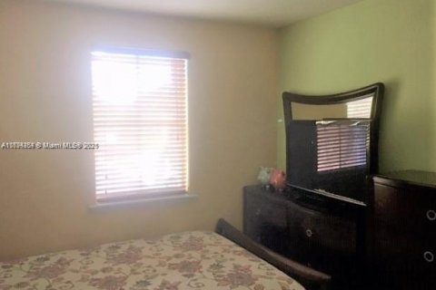 House in Doral, Florida 3 bedrooms, 186.45 sq.m. № 1938430 - photo 18