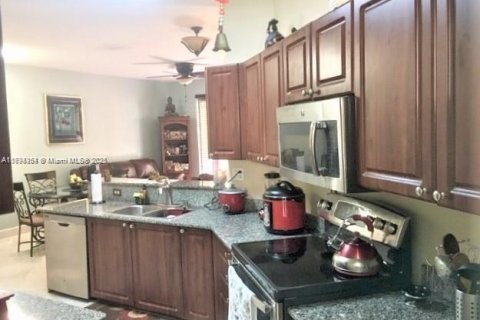 Villa ou maison à vendre à Doral, Floride: 3 chambres, 186.45 m2 № 1938430 - photo 5