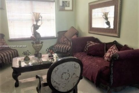 Villa ou maison à vendre à Doral, Floride: 3 chambres, 186.45 m2 № 1938430 - photo 4