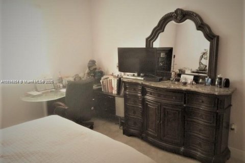 House in Doral, Florida 3 bedrooms, 186.45 sq.m. № 1938430 - photo 12