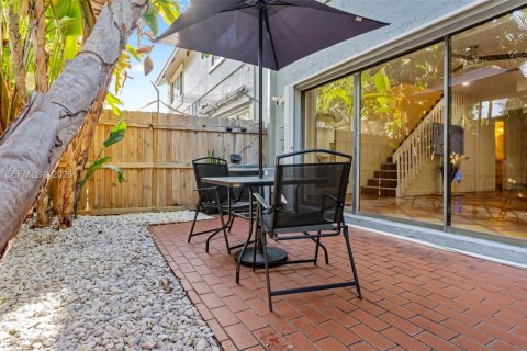 Townhouse in Fort Lauderdale, Florida 2 bedrooms, 116.78 sq.m. № 2085775 - photo 26