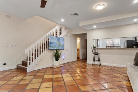 Townhouse in Fort Lauderdale, Florida 2 bedrooms, 116.78 sq.m. № 2085775 - photo 3