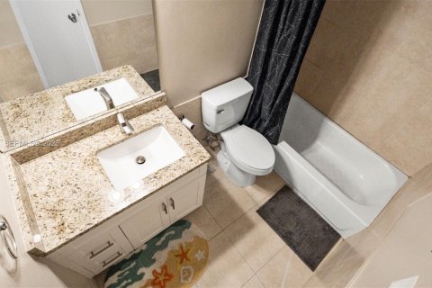 Townhouse in Fort Lauderdale, Florida 2 bedrooms, 116.78 sq.m. № 2085775 - photo 20