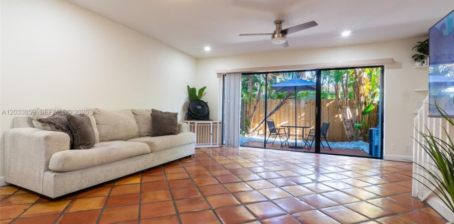 Townhouse in Fort Lauderdale, Florida 2 bedrooms, 116.78 sq.m. № 2085775
