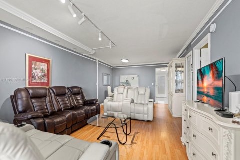 Copropriété à vendre à Margate, Floride: 2 chambres, 97.55 m2 № 1949547 - photo 1