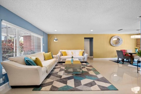 Casa en venta en Deerfield Beach, Florida, 2 dormitorios, 146.32 m2 № 2058091 - foto 3