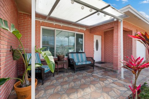 Casa en venta en Deerfield Beach, Florida, 2 dormitorios, 146.32 m2 № 2058091 - foto 2