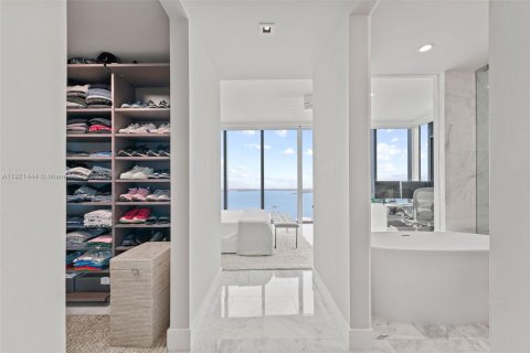 Купить кондоминиум в Майами, Флорида 2 спальни, 151.8м2, № 1975287 - фото 23