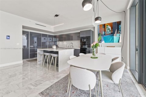 Купить кондоминиум в Майами, Флорида 2 спальни, 151.8м2, № 1975287 - фото 3