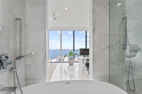 Купить кондоминиум в Майами, Флорида 2 спальни, 151.8м2, № 1975287 - фото 22