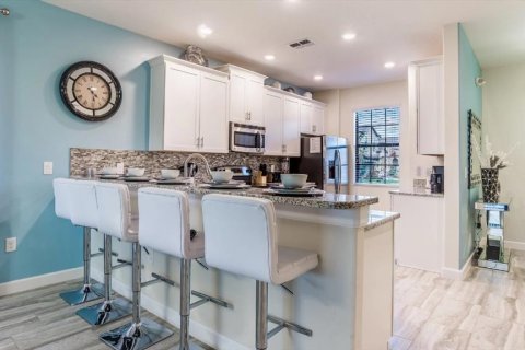 House in Davenport, Florida 5 bedrooms, 264.03 sq.m. № 1356299 - photo 3