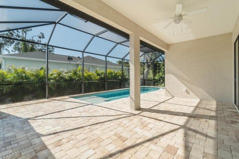 House in Port Charlotte, Florida 4 bedrooms, 196.21 sq.m. № 1538296 - photo 25