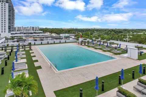 Condo in Doral, Florida, 1 bedroom  № 2301554 - photo 13