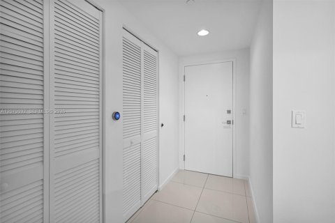 Condo in Doral, Florida, 1 bedroom  № 2301554 - photo 12