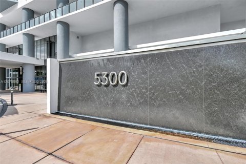 Condo in Doral, Florida, 1 bedroom  № 2301554 - photo 14
