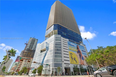 Condominio en venta en Miami, Florida, 1 dormitorio, 58.16 m2 № 1862659 - foto 1