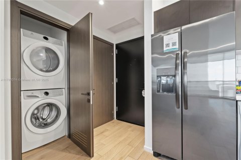 Condominio en venta en Miami, Florida, 1 dormitorio, 58.16 m2 № 1862659 - foto 13