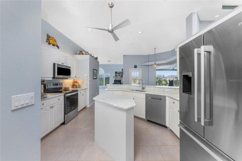 House in Placida, Florida 3 bedrooms, 236.9 sq.m. № 1420844 - photo 13