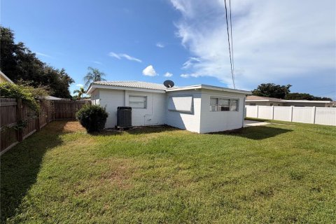 Villa ou maison à vendre à Kenneth City, Floride: 3 chambres, 118.17 m2 № 2406618 - photo 16
