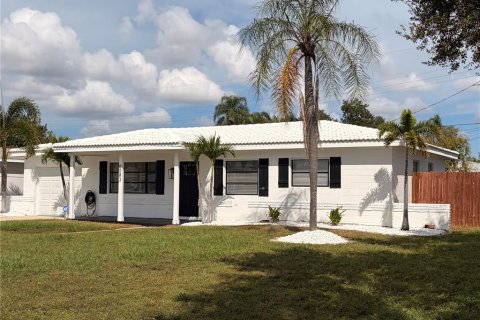 Villa ou maison à vendre à Kenneth City, Floride: 3 chambres, 118.17 m2 № 2406618 - photo 29