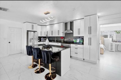 Villa ou maison à vendre à Kenneth City, Floride: 3 chambres, 118.17 m2 № 2406618 - photo 5