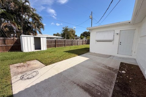 Villa ou maison à vendre à Kenneth City, Floride: 3 chambres, 118.17 m2 № 2406618 - photo 15