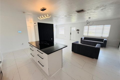 Villa ou maison à vendre à Kenneth City, Floride: 3 chambres, 118.17 m2 № 2406618 - photo 26