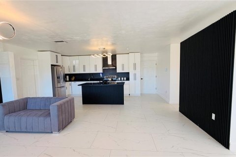 Villa ou maison à vendre à Kenneth City, Floride: 3 chambres, 118.17 m2 № 2406618 - photo 12