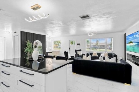 Villa ou maison à vendre à Kenneth City, Floride: 3 chambres, 118.17 m2 № 2406618 - photo 3