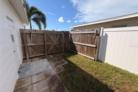 Villa ou maison à vendre à Kenneth City, Floride: 3 chambres, 118.17 m2 № 2406618 - photo 25