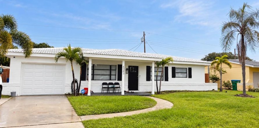 Villa ou maison à Kenneth City, Floride 3 chambres, 118.17 m2 № 2406618