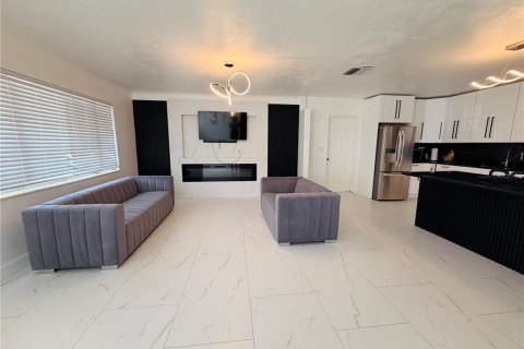 Villa ou maison à vendre à Kenneth City, Floride: 3 chambres, 118.17 m2 № 2406618 - photo 24