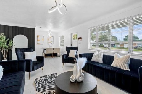 Villa ou maison à vendre à Kenneth City, Floride: 3 chambres, 118.17 m2 № 2406618 - photo 2