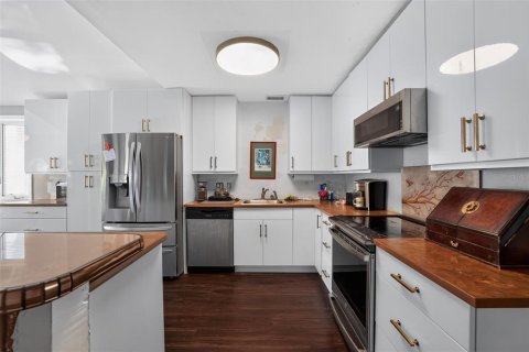 Casa en venta en Tampa, Florida, 4 dormitorios, 191.75 m2 № 2221999 - foto 11