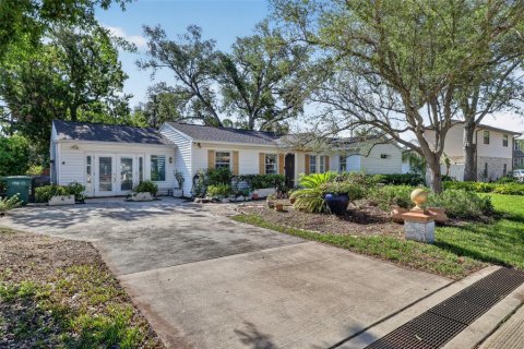 Casa en venta en Tampa, Florida, 4 dormitorios, 191.75 m2 № 2221999 - foto 3