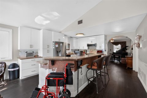 Casa en venta en Tampa, Florida, 4 dormitorios, 191.75 m2 № 2221999 - foto 13