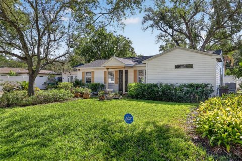 Casa en venta en Tampa, Florida, 4 dormitorios, 191.75 m2 № 2221999 - foto 2