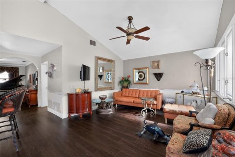 Casa en venta en Tampa, Florida, 4 dormitorios, 191.75 m2 № 2221999 - foto 6