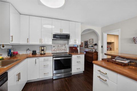 Casa en venta en Tampa, Florida, 4 dormitorios, 191.75 m2 № 2221999 - foto 12