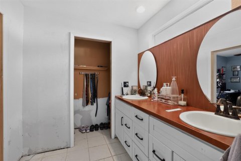 Casa en venta en Tampa, Florida, 4 dormitorios, 191.75 m2 № 2221999 - foto 30