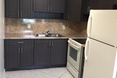 Condo in Deerfield Beach, Florida, 2 bedrooms  № 2037414 - photo 2