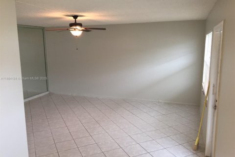 Condo in Deerfield Beach, Florida, 2 bedrooms  № 2037414 - photo 3