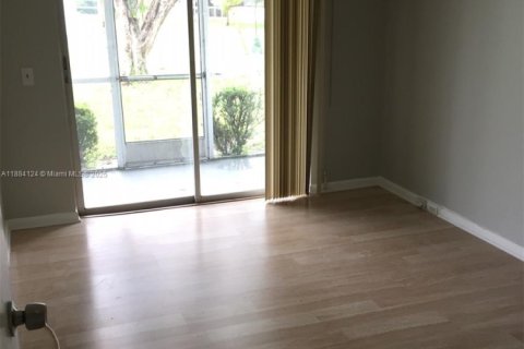Condo in Deerfield Beach, Florida, 2 bedrooms  № 2037414 - photo 6