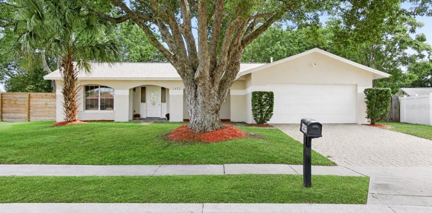 House in Casselberry, Florida 3 bedrooms, 151.06 sq.m. № 2306853