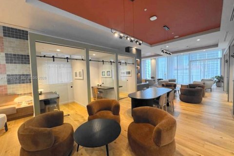 Condo in Miami, Florida, 2 bedrooms № 2241682 - photo 11